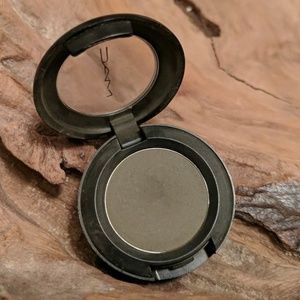 MAC Flourishing Eye Shadow